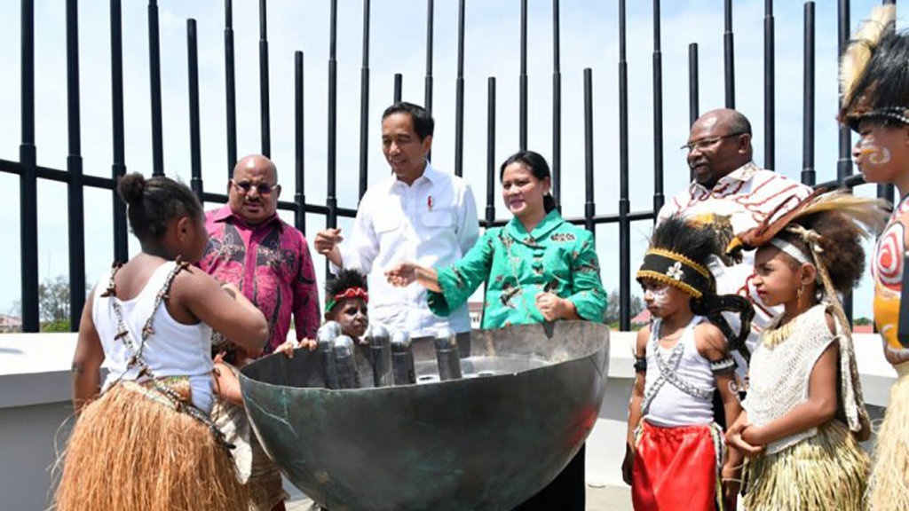 Jokowi Sebut Monumen Kapsul Waktu Merauke seperti Markas Avengers Jokowi Sebut Monumen Kapsul Waktu Merauke seperti Markas Avengers