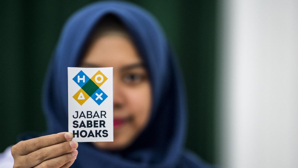 Kampanye Hitam Ibu-Ibu di Karawang Bukti Jabar Lumbung Hoaks? Kampanye Hitam Ibu-Ibu di Karawang Bukti Jabar Lumbung Hoaks?