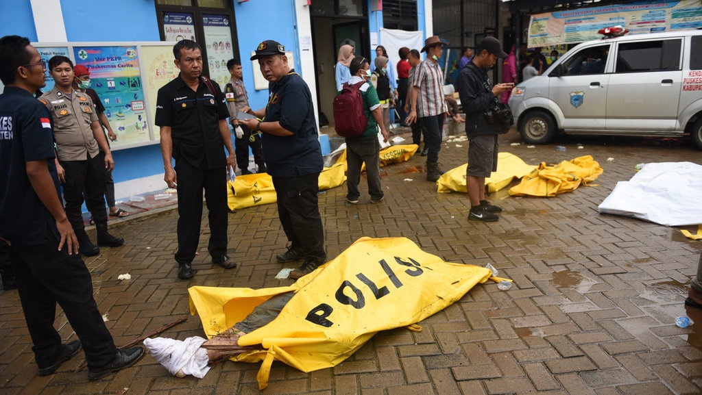 Tsunami Anyer: Total 66 Jenazah di Puskesmas Carita Pandeglang Tsunami Anyer: Total 66 Jenazah di Puskesmas Carita Pandeglang