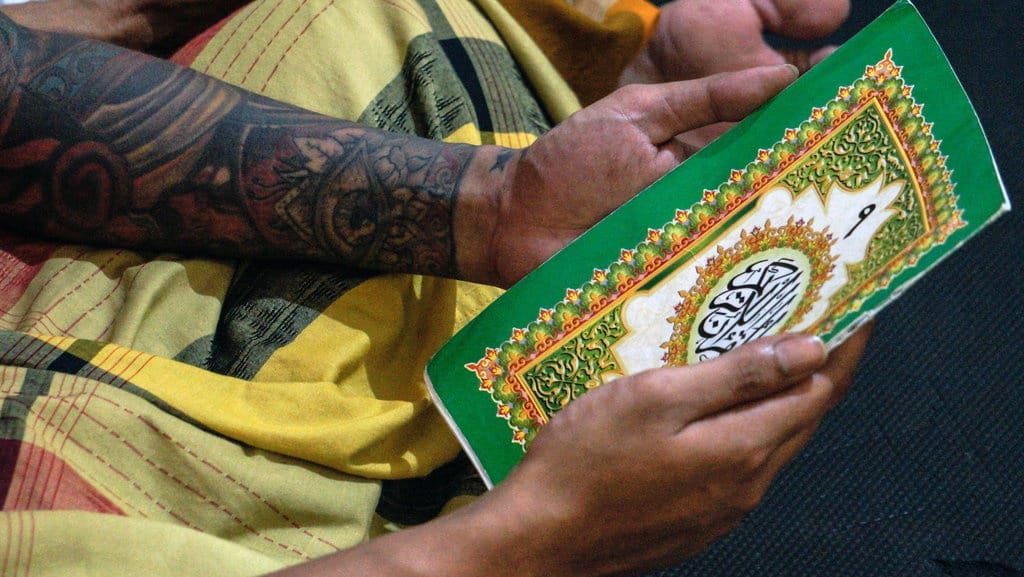 Hukum Bacaan Ikhfa, Jenis, dan Contohnya dalam Al-Qur'an Hukum Bacaan Ikhfa, Jenis, dan Contohnya dalam Al-Qur'an