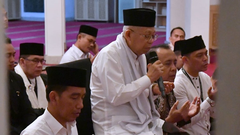 Sebelum Debat, Jokowi-Ma'ruf Amin Salat Magrib Berjamaah Sebelum Debat, Jokowi-Ma'ruf Amin Salat Magrib Berjamaah