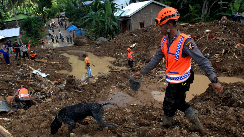 Pencarian Korban Tanah Longsor di Gowa Pencarian Korban Tanah Longsor di Gowa