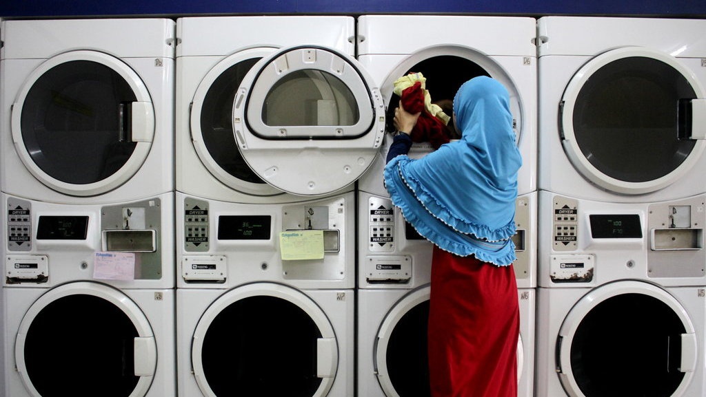 Tips Aman Mencuci Pakaian di Rumah & Laundry Saat Pandemi COVID-19 Tips Aman Mencuci Pakaian di Rumah & Laundry Saat Pandemi COVID-19