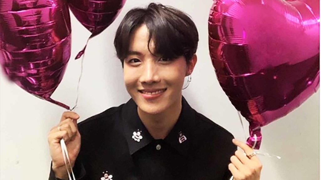 J-Hope BTS Donasikan 100 Juta Won di Hari Ulang Tahunnya J-Hope BTS Donasikan 100 Juta Won di Hari Ulang Tahunnya