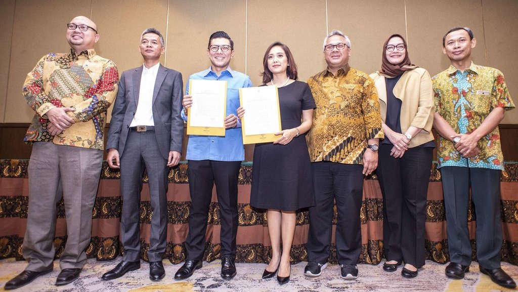 Panelis dan Moderator Debat Ketiga Tandatangani Pakta Integritas Panelis dan Moderator Debat Ketiga Tandatangani Pakta Integritas