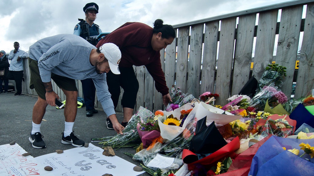 Usai Teror Christchurch, Warga Selandia Baru Menjaga Salat Jumat Usai Teror Christchurch, Warga Selandia Baru Menjaga Salat Jumat