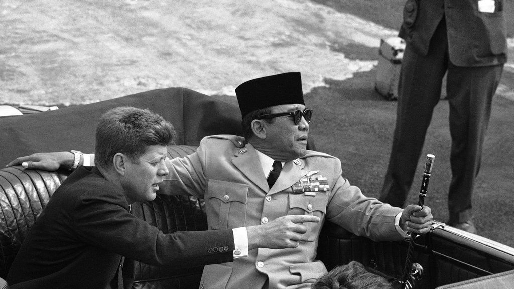 Benarkah Sukarno Bertemu Menhan AS seperti yang Dikatakan Sandiaga? Benarkah Sukarno Bertemu Menhan AS seperti yang Dikatakan Sandiaga?