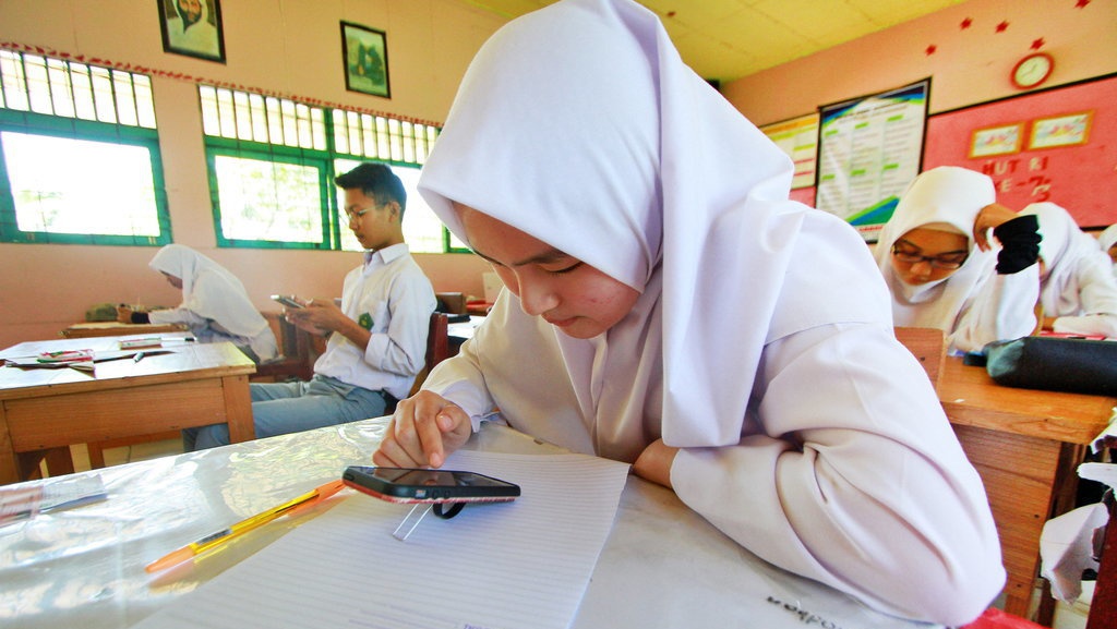 Pembatasan Medsos dan Gadget untuk Siswa Bak Pisau Bermata Dua Pembatasan Medsos dan Gadget untuk Siswa Bak Pisau Bermata Dua