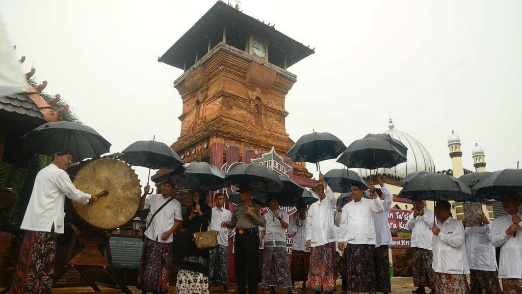 Cara Penyebaran Islam di Indonesia dan Sejarah Perkembangannya Cara Penyebaran Islam di Indonesia dan Sejarah Perkembangannya