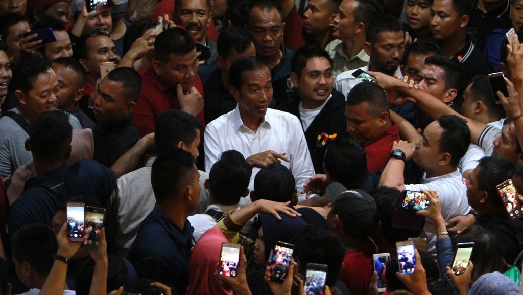 Politik Luar Negeri Jokowi: Memperluas Pasar, Angkat Citra Islam Politik Luar Negeri Jokowi: Memperluas Pasar, Angkat Citra Islam