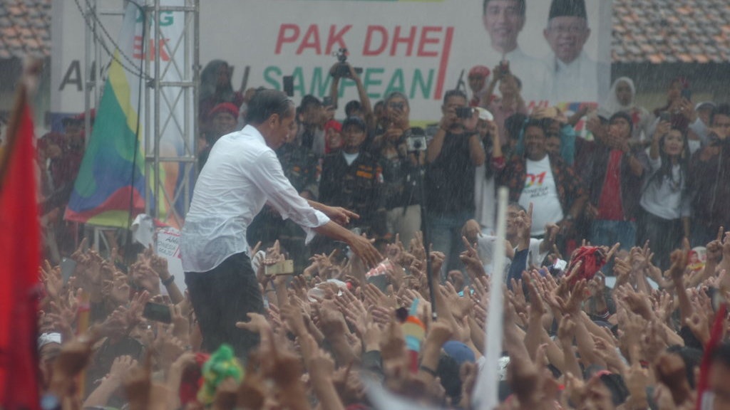 Kampanye di Tegal, Jokowi: Sudah 35 Tahun Tidak Kehujanan Lagi Kampanye di Tegal, Jokowi: Sudah 35 Tahun Tidak Kehujanan Lagi