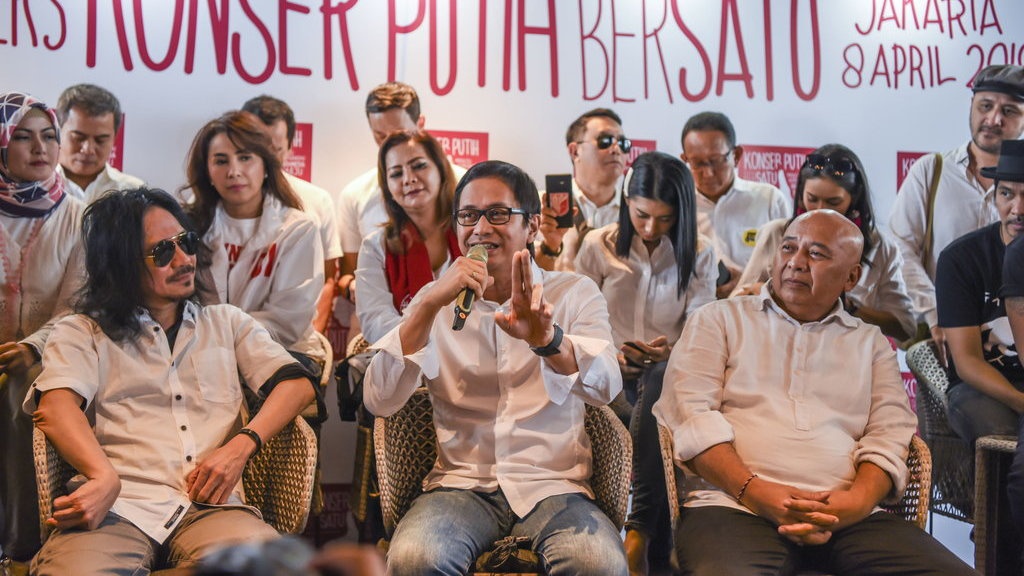 Abdee Slank di Balik Dukungan 'Komunitas Bubur Diaduk' untuk Jokowi Abdee Slank di Balik Dukungan 'Komunitas Bubur Diaduk' untuk Jokowi