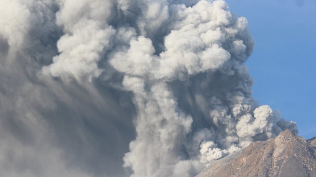 Gunung Sinabung Meletus Hari Ini, Tinggi Kolom Abu 7000 Meter Gunung Sinabung Meletus Hari Ini, Tinggi Kolom Abu 7000 Meter