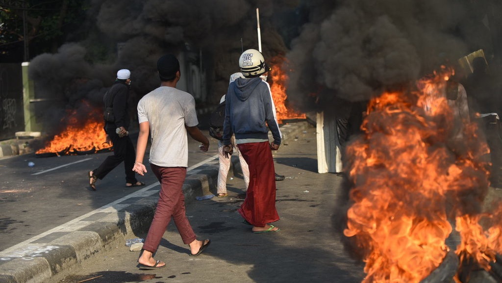 Efek Aksi 22 Mei 2019: Masyarakat Takut, Pertokoan Tutup Efek Aksi 22 Mei 2019: Masyarakat Takut, Pertokoan Tutup