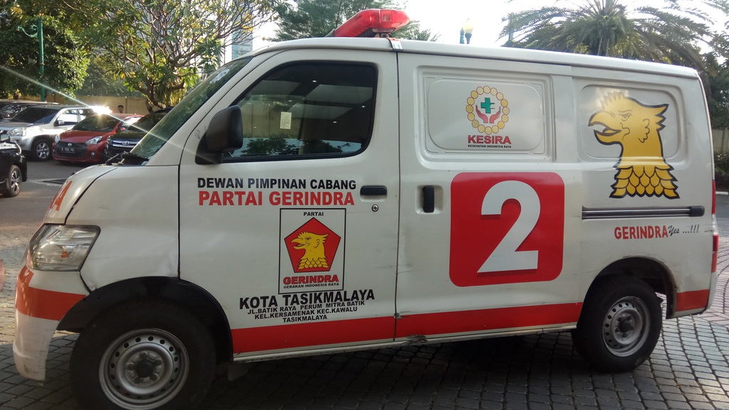 Saksi Relawan Prabowo-Sandi Klaim Tak Ada Batu di Ambulans Gerindra Saksi Relawan Prabowo-Sandi Klaim Tak Ada Batu di Ambulans Gerindra