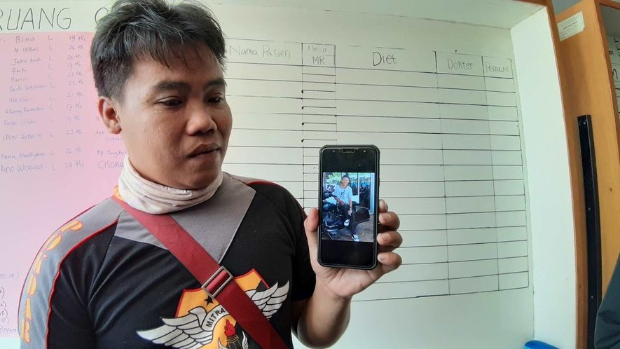 Keluarga Cari Kerabat yang Hilang di RSUD Tarakan Usai Aksi 22 Mei Keluarga Cari Kerabat yang Hilang di RSUD Tarakan Usai Aksi 22 Mei