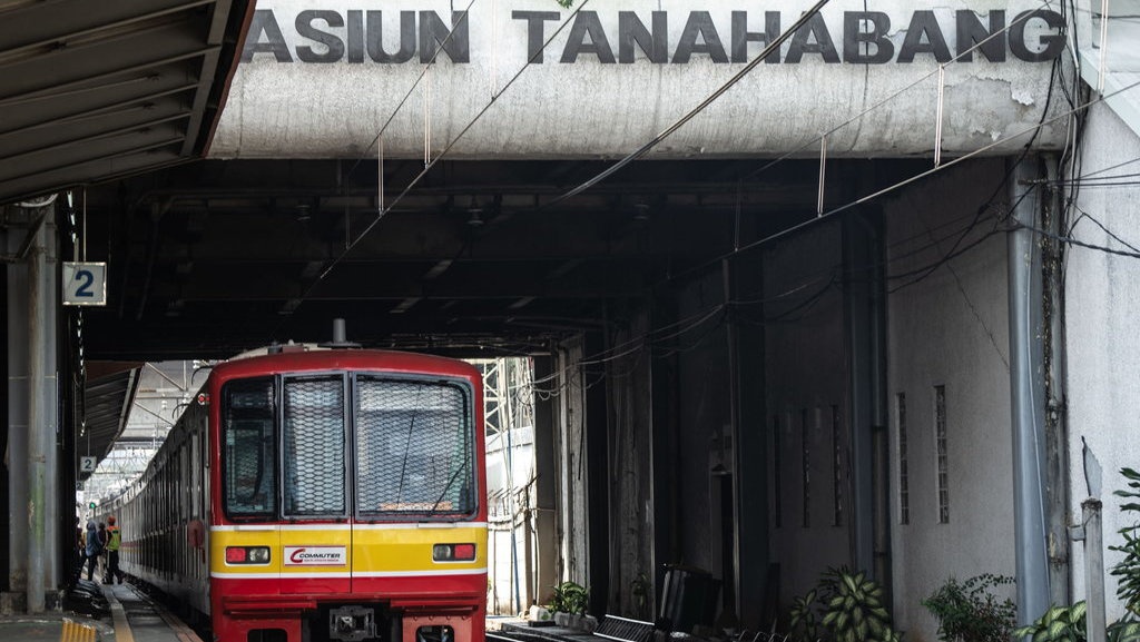 Penumpang Tak Tertib, Pintu Selatan Stasiun Tanah Abang Ditutup Penumpang Tak Tertib, Pintu Selatan Stasiun Tanah Abang Ditutup