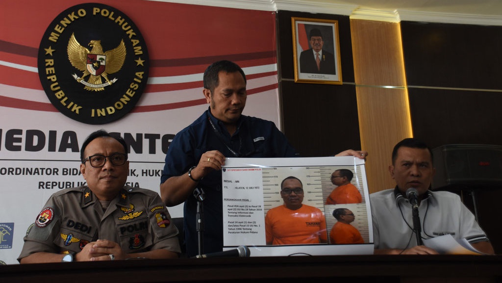 Penyebar Hoaks 'Istana Meresmikan PKI' Ditangkap Penyebar Hoaks 'Istana Meresmikan PKI' Ditangkap