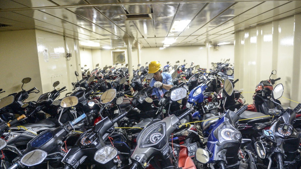 Cerita Pemudik Motor Ikut Mudik Gratis Kapal Laut: Hemat BBM Cerita Pemudik Motor Ikut Mudik Gratis Kapal Laut: Hemat BBM