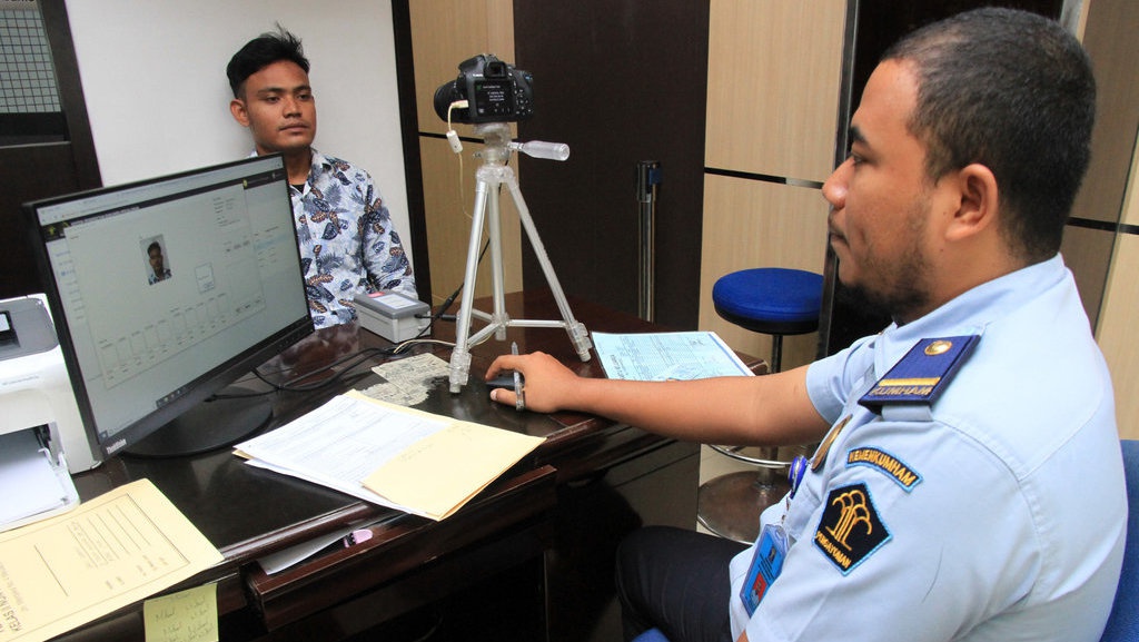 Cara, Persyaratan, & Biaya Penggantian atau Perpanjangan Paspor Cara, Persyaratan, & Biaya Penggantian atau Perpanjangan Paspor