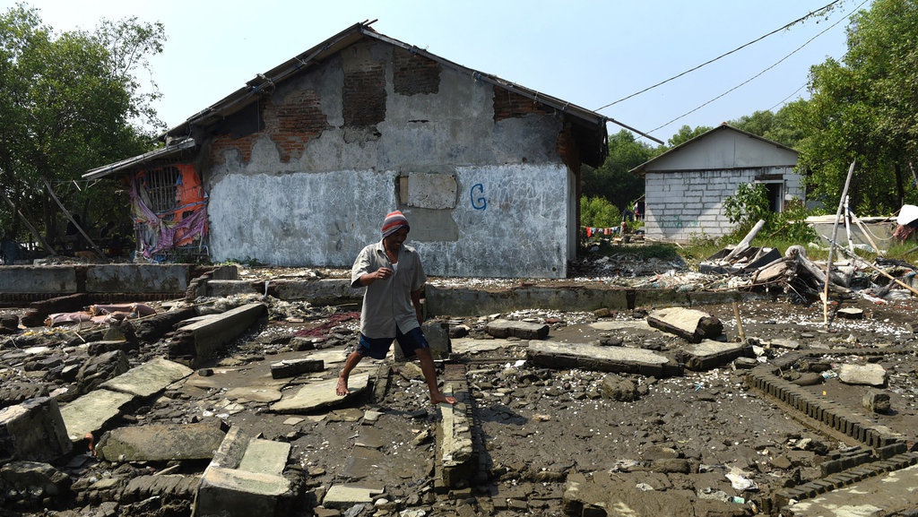 Desa Pantai Mekar yang Ditelan Abrasi Desa Pantai Mekar yang Ditelan Abrasi