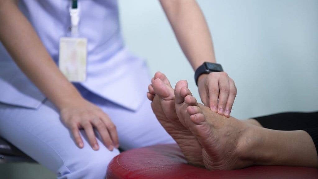 Cara Mengobati Luka Kaki pada Penderita Diabetes Cara Mengobati Luka Kaki pada Penderita Diabetes
