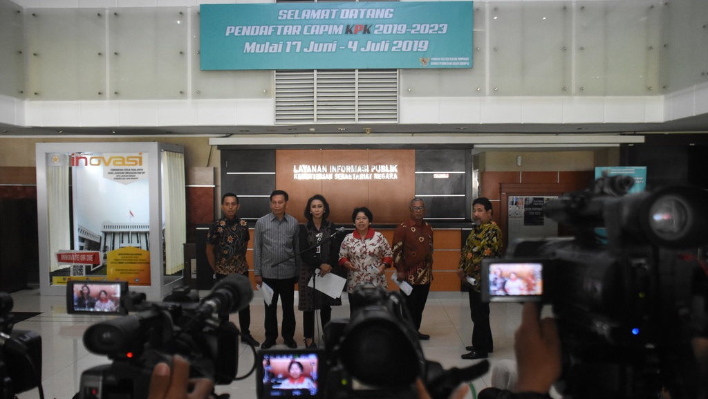 18 Jaksa dan Hakim Lulus Seleksi Administrasi Calon Pimpinan KPK 18 Jaksa dan Hakim Lulus Seleksi Administrasi Calon Pimpinan KPK