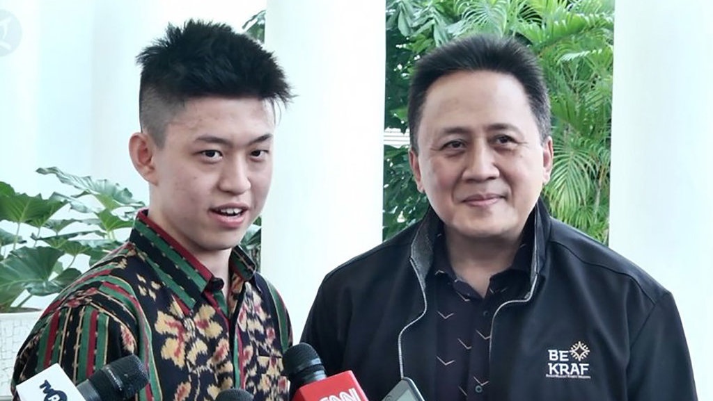 Rich Brian, Dino Patti Djalal, dan Label Rich Brian, Dino Patti Djalal, dan Label