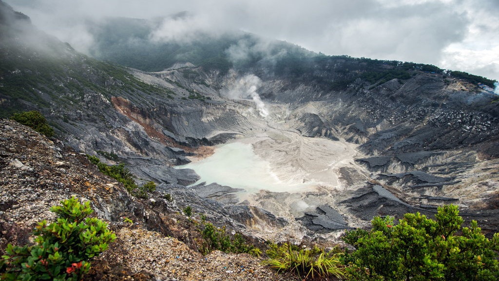 Status Terkini Tangkuban Perahu: Tak Ada Erupsi, Hanya Gempa Tremor Status Terkini Tangkuban Perahu: Tak Ada Erupsi, Hanya Gempa Tremor