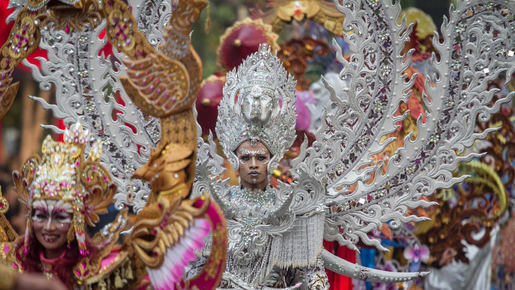 Warna-warni ASEAN di Solo Batik Carnival Warna-warni ASEAN di Solo Batik Carnival