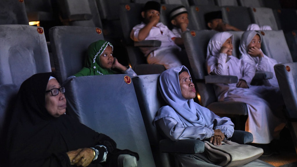 Bioskop Rakyat di Pasar Teluk Gong Bioskop Rakyat di Pasar Teluk Gong
