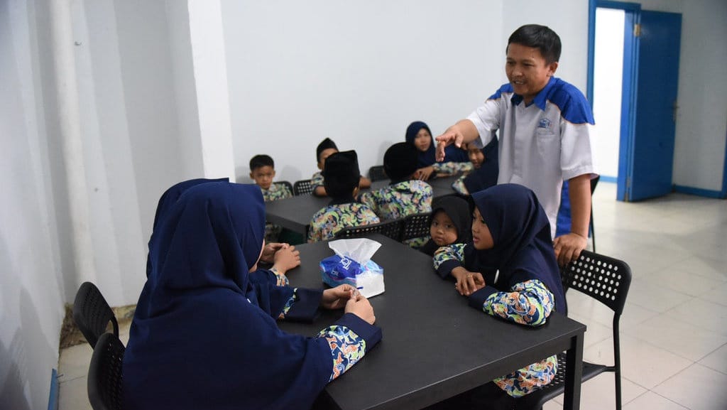 Doa dan 11 Keutamaan Sedekah Anak Yatim Doa dan 11 Keutamaan Sedekah Anak Yatim