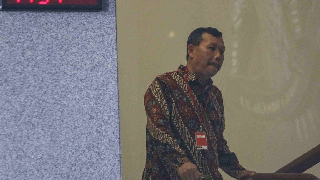KPK Tahan Sekda Jabar Nonaktif Iwa Karniwa Terkait Kasus Meikarta KPK Tahan Sekda Jabar Nonaktif Iwa Karniwa Terkait Kasus Meikarta