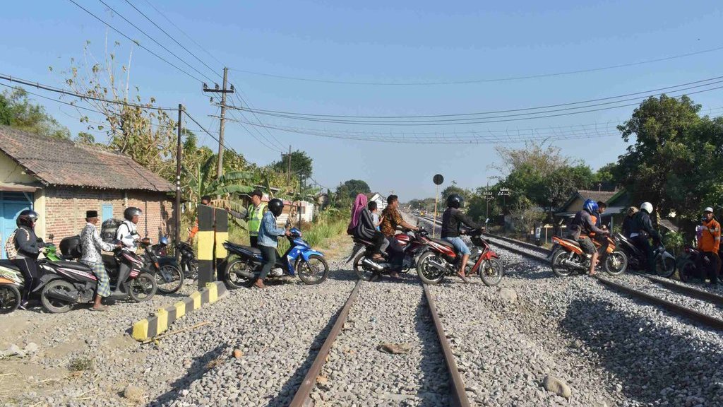 Kenapa Bantalan Rel Kereta Api Dipenuhi Batu Kerikil? Kenapa Bantalan Rel Kereta Api Dipenuhi Batu Kerikil?