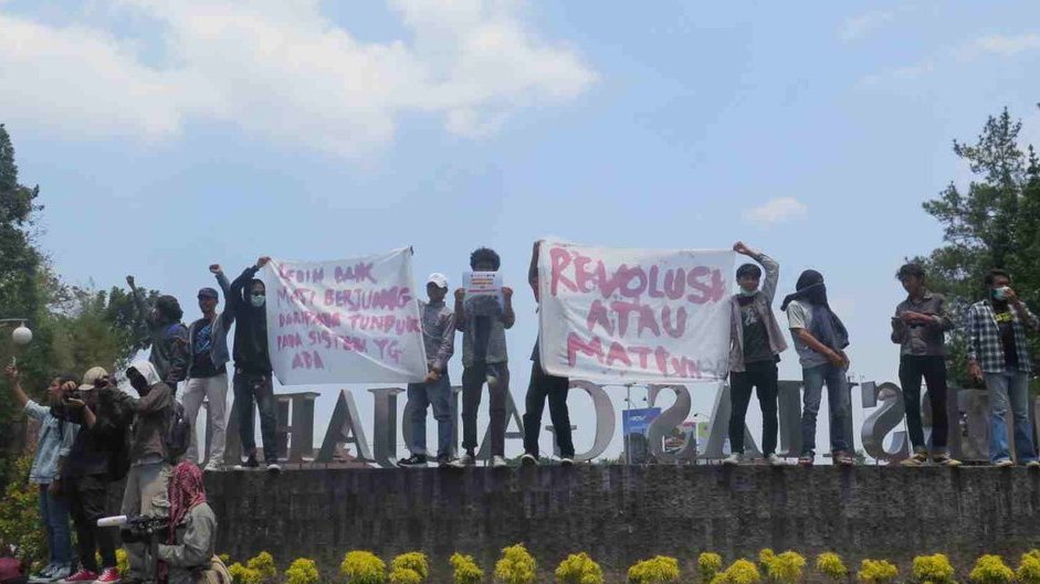 Sejarah Demo Mahasiswa Turunkan Presiden Tahun 1998 di Yogyakarta Sejarah Demo Mahasiswa Turunkan Presiden Tahun 1998 di Yogyakarta