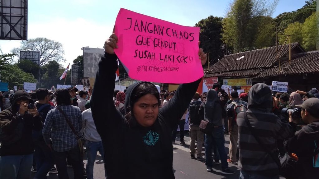 Poster Lucu Warnai Aksi Gejayan Memanggil 2 di Yogyakarta Poster Lucu Warnai Aksi Gejayan Memanggil 2 di Yogyakarta
