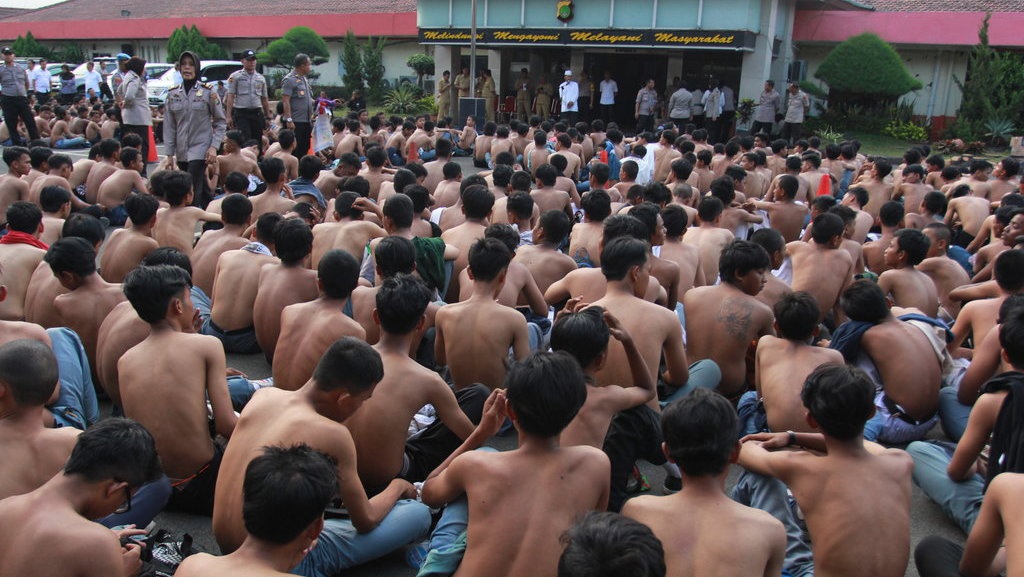 Efek Kekerasan Aparat terhadap Demonstran Usia Anak: Fisik & Psikis Efek Kekerasan Aparat terhadap Demonstran Usia Anak: Fisik & Psikis