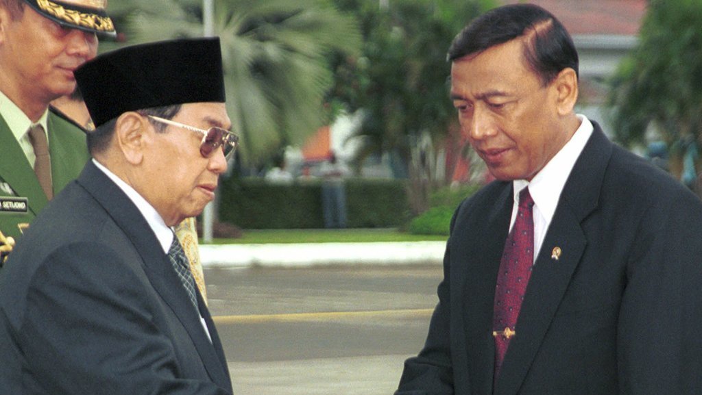 Jejak Politik Wiranto: Golkar, Hanura, Kini Bakal Gabung PAN? Jejak Politik Wiranto: Golkar, Hanura, Kini Bakal Gabung PAN?