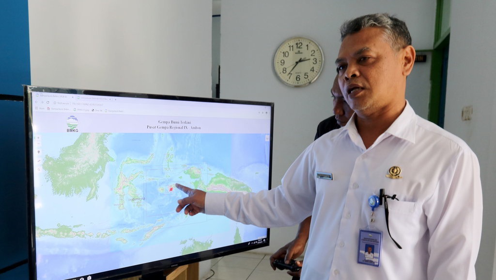 Gempa Ambon Kamis, 10 Oktober: 1 tewas dan 2 luka-luka Gempa Ambon Kamis, 10 Oktober: 1 tewas dan 2 luka-luka