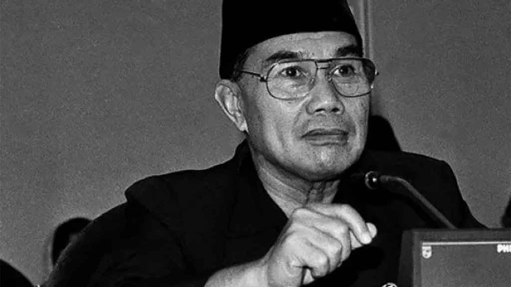 Tarmizi Taher: Perwira AL Bintang Dua yang Jadi Menteri Agama Tarmizi Taher: Perwira AL Bintang Dua yang Jadi Menteri Agama