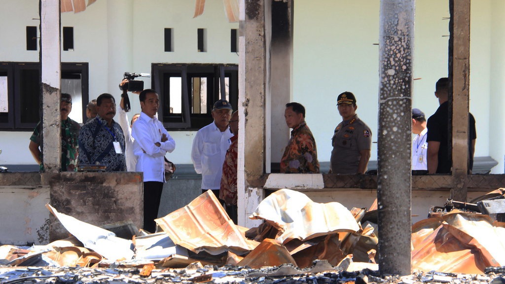 Api dan Tembakan dalam Kerusuhan Wamena Api dan Tembakan dalam Kerusuhan Wamena