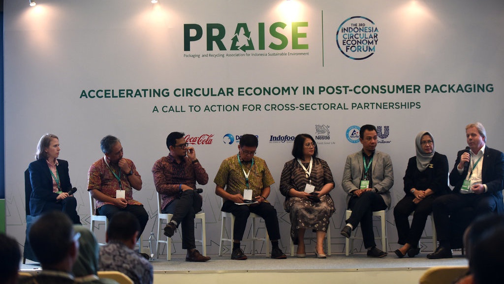 Diskusi Pengelolaan dan Daur Ulang Sampah Diskusi Pengelolaan dan Daur Ulang Sampah