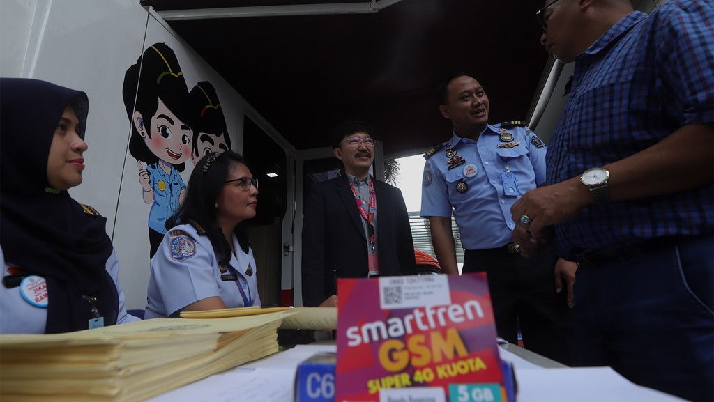 Smartfren Dukung Layanan Paspor Keliling di Imigrasi Jakarta Pusat Smartfren Dukung Layanan Paspor Keliling di Imigrasi Jakarta Pusat