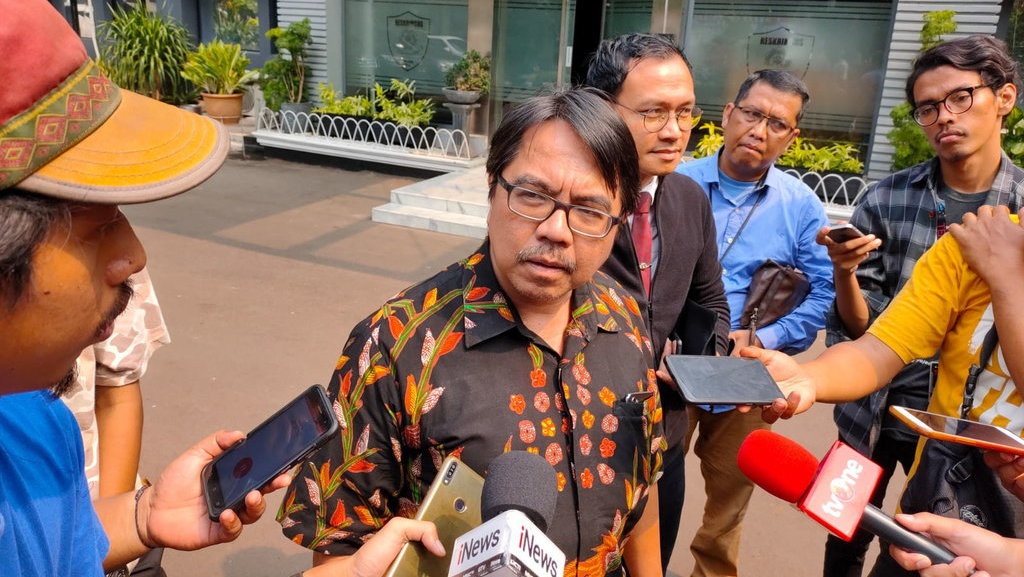 Ade Armando Tegaskan Kepada Polisi Meme Anies Bukan Dibuat Olehnya Ade Armando Tegaskan Kepada Polisi Meme Anies Bukan Dibuat Olehnya
