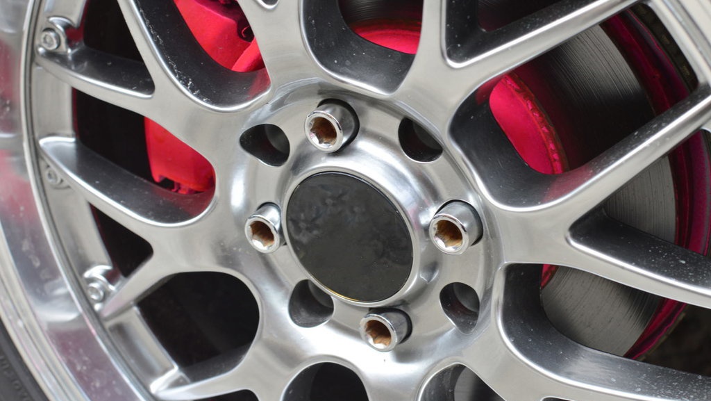 Tips dan Cara Mengganti Velg Mobil Sendiri di Rumah Tips dan Cara Mengganti Velg Mobil Sendiri di Rumah