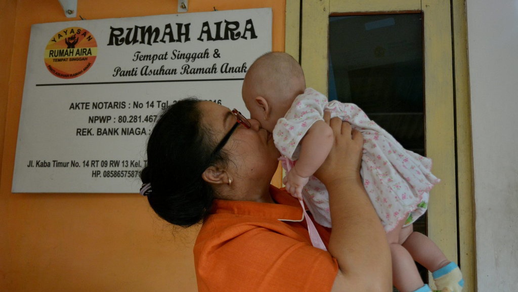 Bagaimana Cara Merawat Orang yang Terkena HIV/AIDS? Bagaimana Cara Merawat Orang yang Terkena HIV/AIDS?