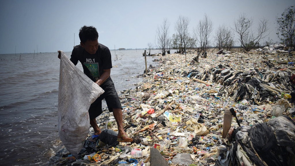 Mengenal Jenis-Jenis Sampah Plastik dan Penanganannya dengan 6R Mengenal Jenis-Jenis Sampah Plastik dan Penanganannya dengan 6R