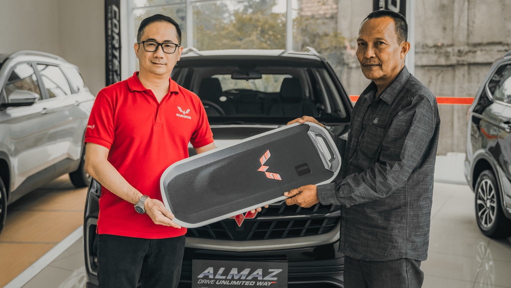 Wuling Serahkan Hadiah 'Drive & Win' Periode Pertama ke Pemenang Wuling Serahkan Hadiah 'Drive & Win' Periode Pertama ke Pemenang