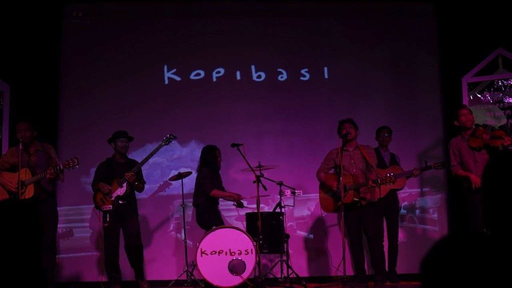 Kopibasi Membuktikan Folk Bukan Cuma 'Kopi' dan 'Senja' Kopibasi Membuktikan Folk Bukan Cuma 'Kopi' dan 'Senja'