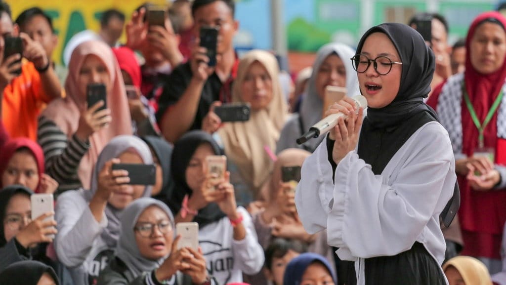 Lirik Sholawat Robbi Kholaq yang Dicover oleh Nissa Sabyan Lirik Sholawat Robbi Kholaq yang Dicover oleh Nissa Sabyan